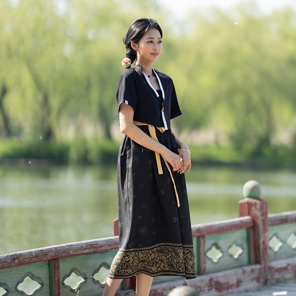 [LEESLE X PALACE] crown princess gold leaf one-piece dress [Black]