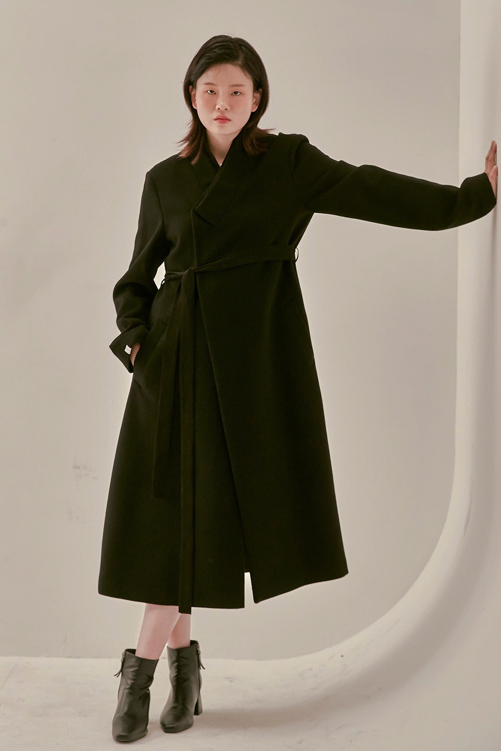 Woman Sochangui Maxi Coat [Black]
