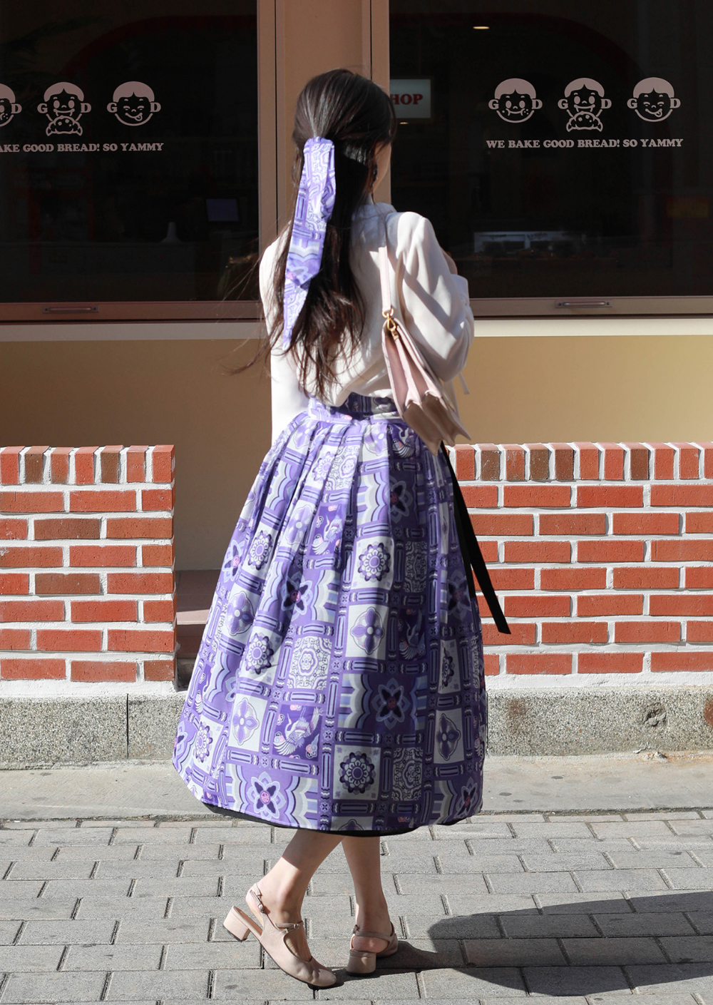 long skirt model image-S22L13