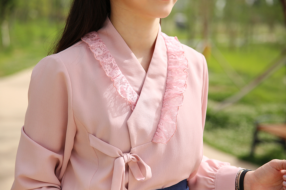 blouse detail image-S2L1