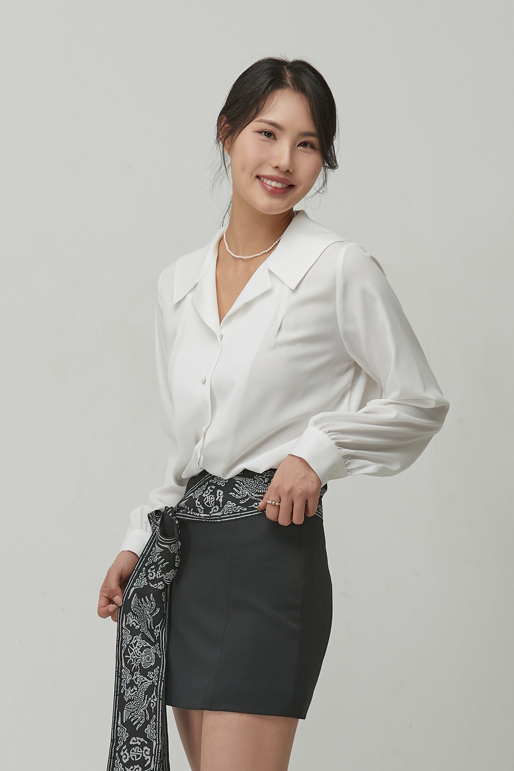 blouse model image-S9L4