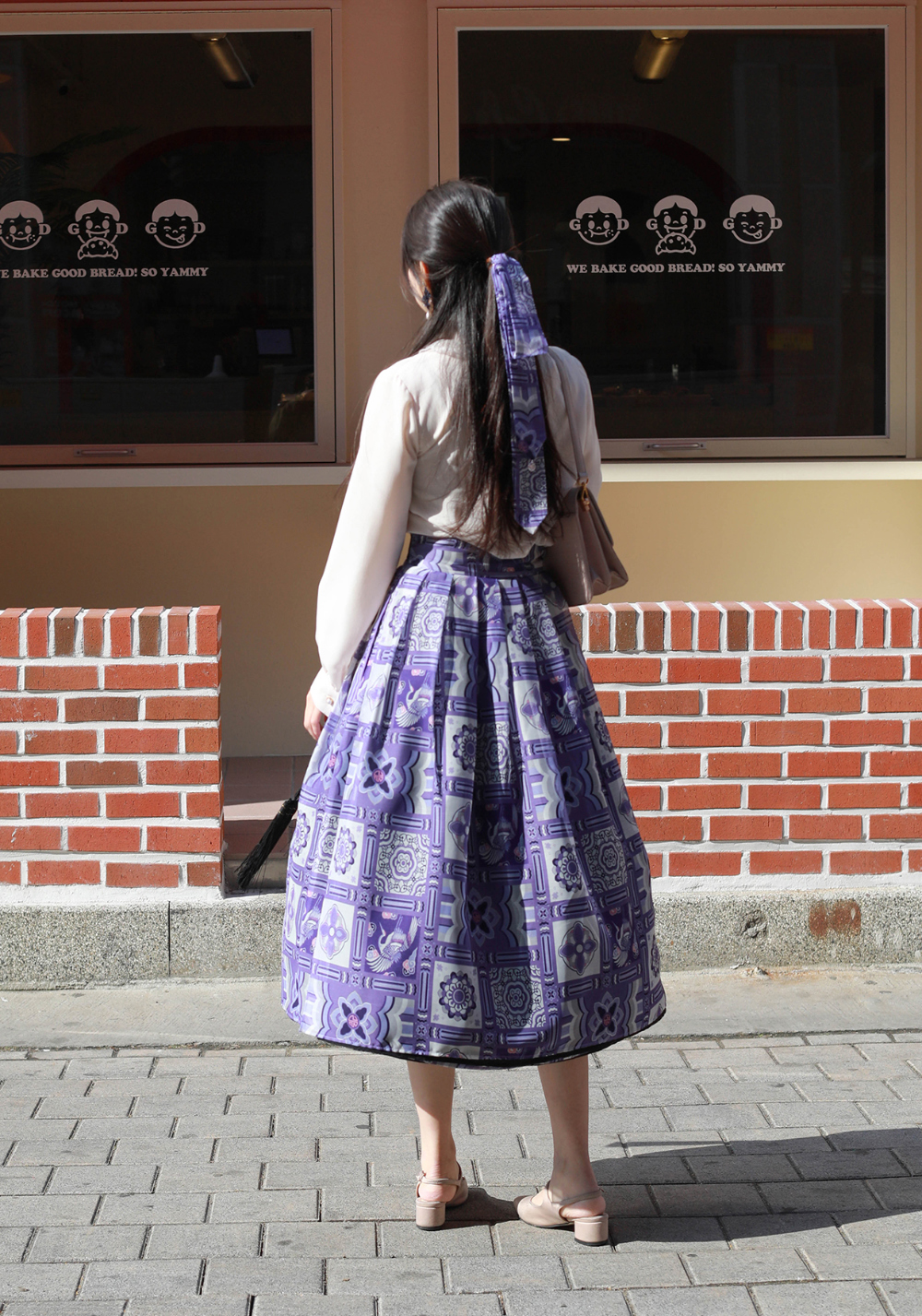 long skirt model image-S22L10