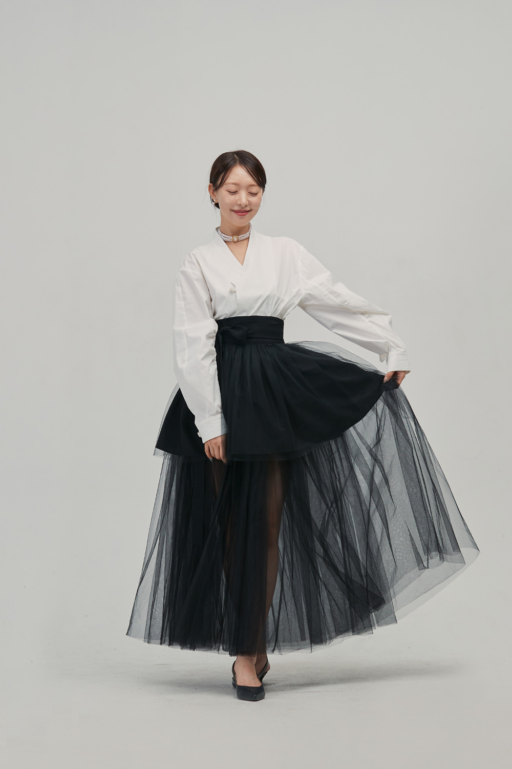mini skirt model image-S50L2