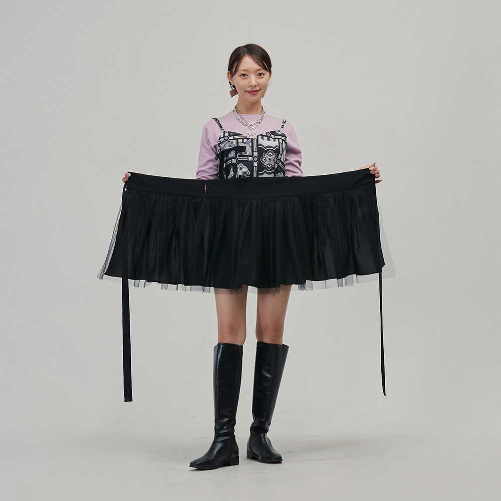 mini skirt model image-S53L4