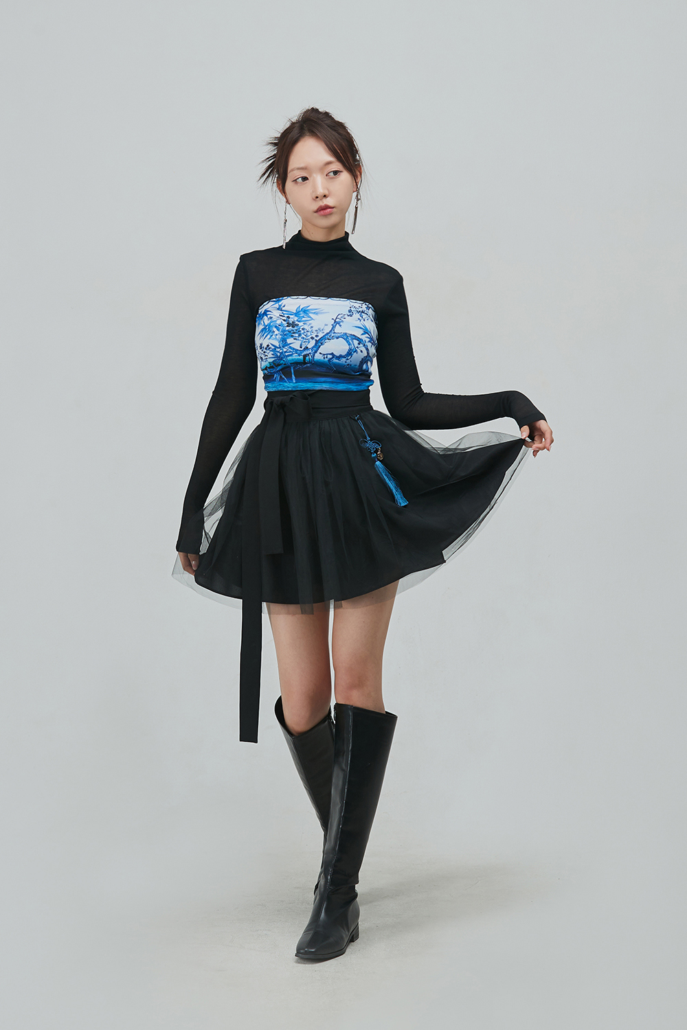 mini skirt model image-S55L2