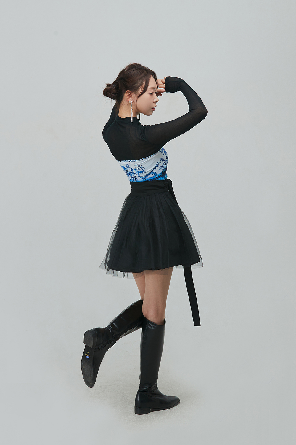 mini skirt model image-S55L5