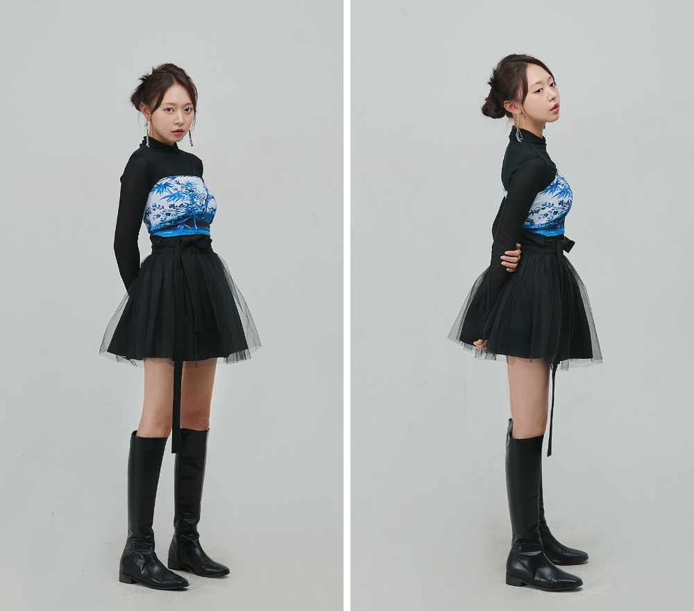 mini skirt model image-S55L4