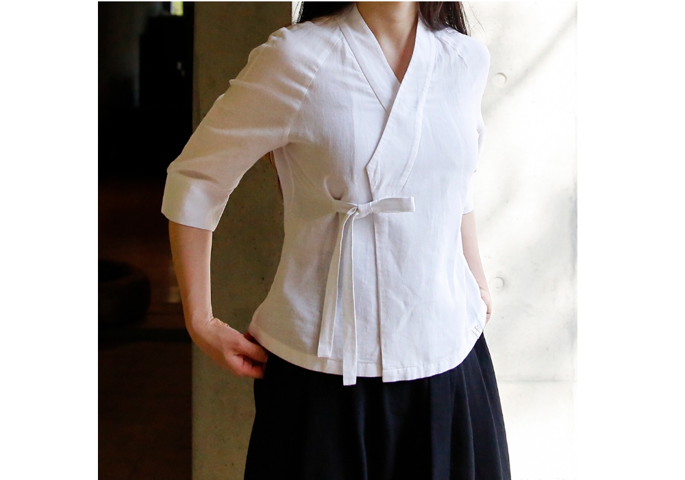 blouse model image-S1L6