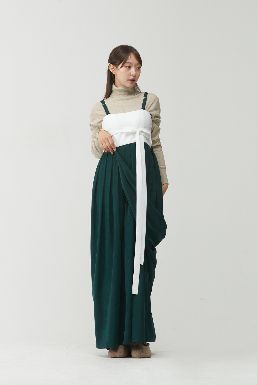 long skirt model image-S64L1
